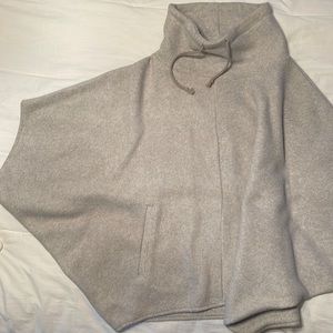 BB Dakota fleece poncho